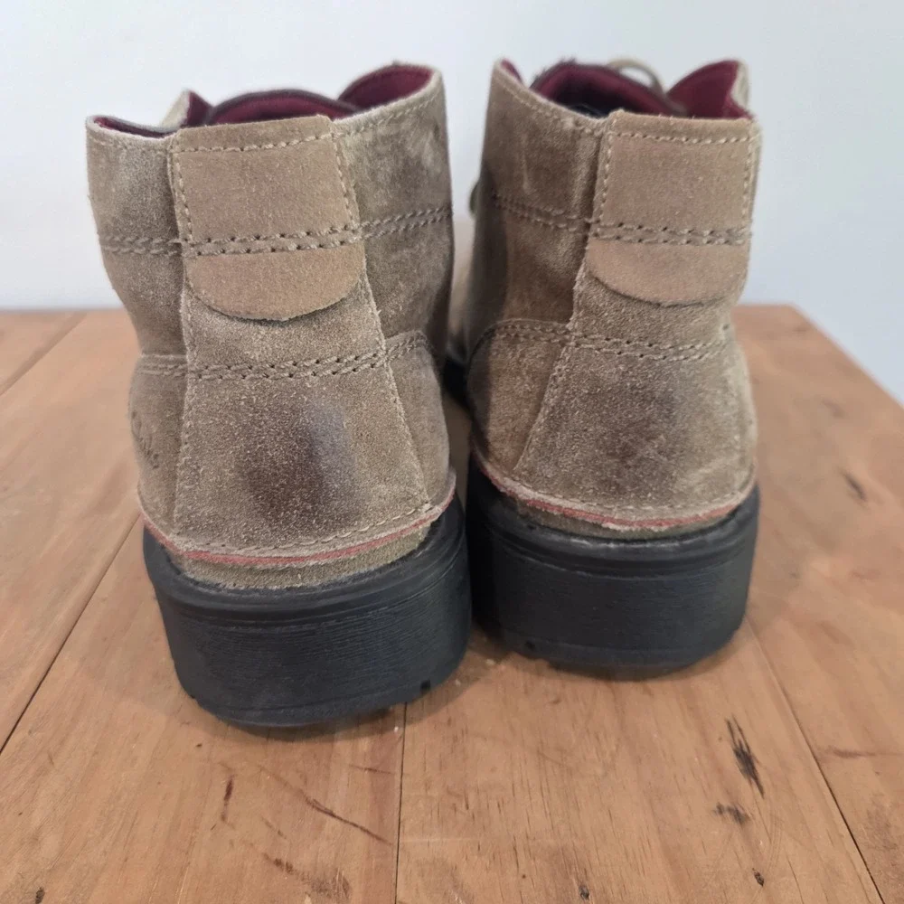 Clarks Men's 11M Brown Suede Chukka Boots Distressed Leather Lug Sole Lace Up